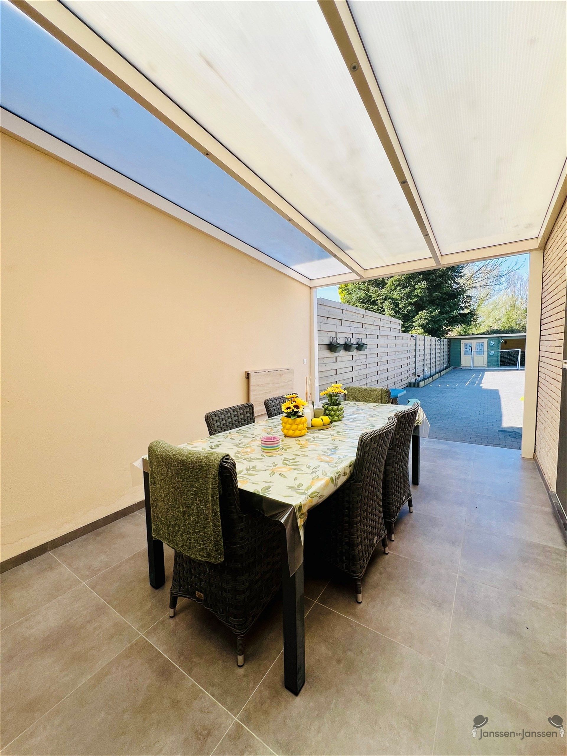 Gerenoveerde rijwoning met 3 slaapkamers & tuin foto 19