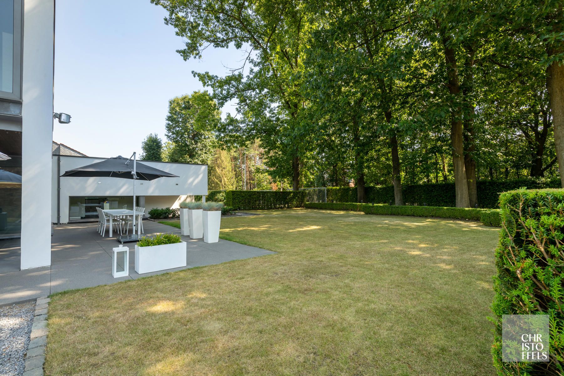 Moderne villa in residentiële omgeving!  foto 6