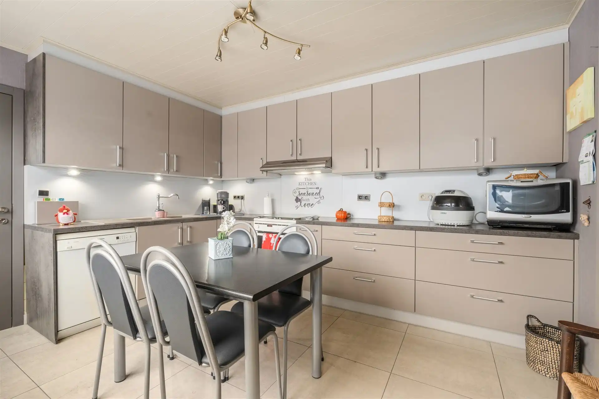 Instapklare, energiezuinige woning in Lede met toffe tuin foto 8