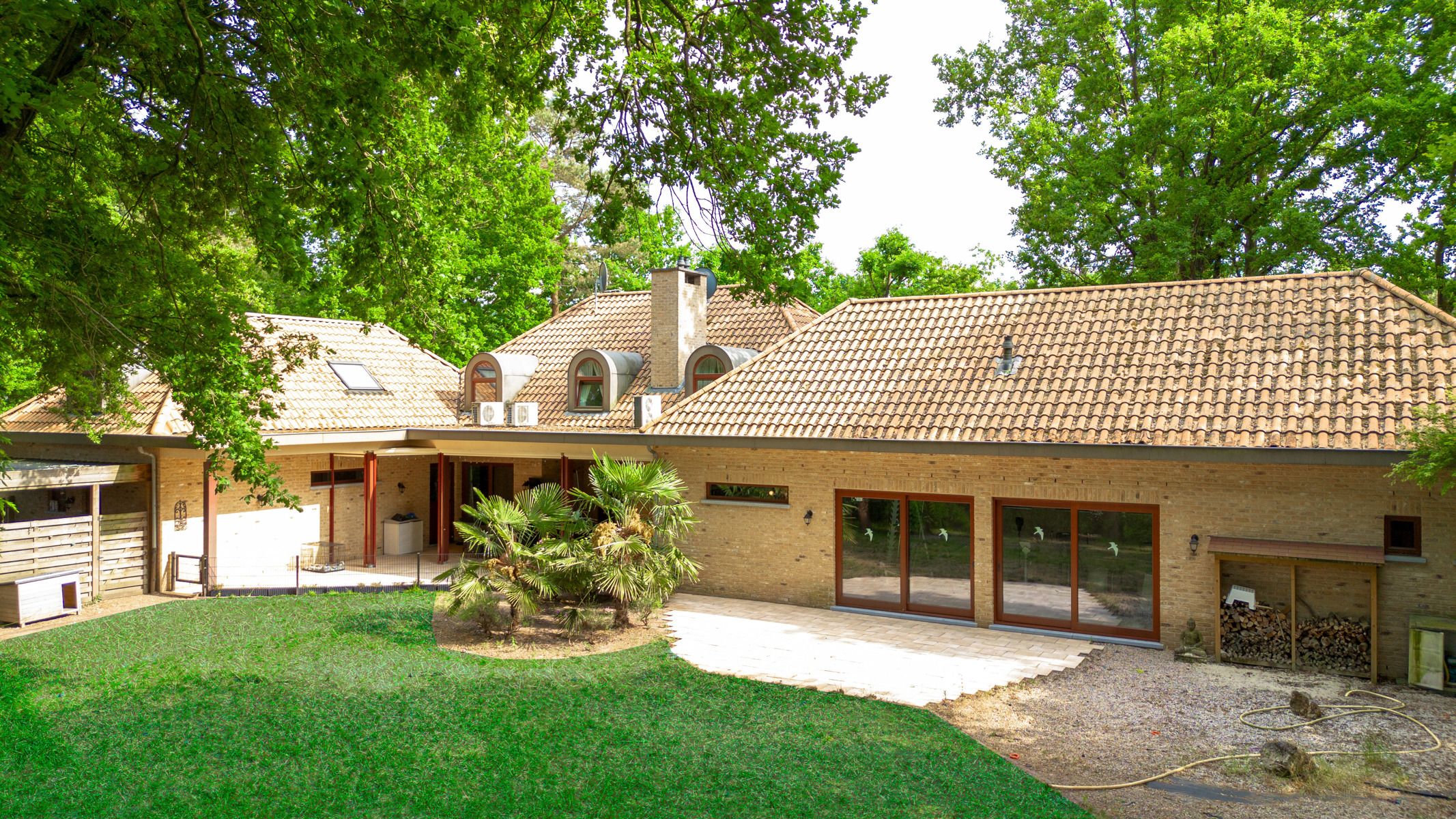 Riante villa met 5 slaapkamers, 4 badkamers en binnenzwembad foto 27