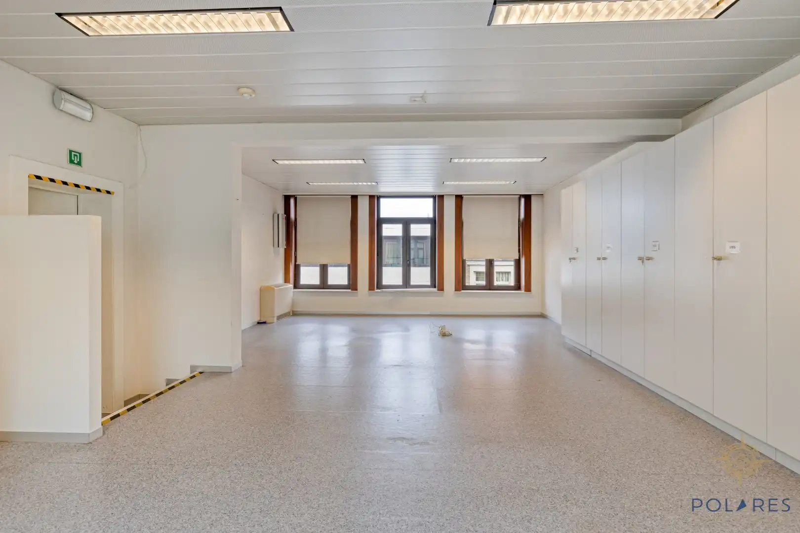 Zeer groot kantoorpand in de winkelstraat van Vilvoorde foto 21