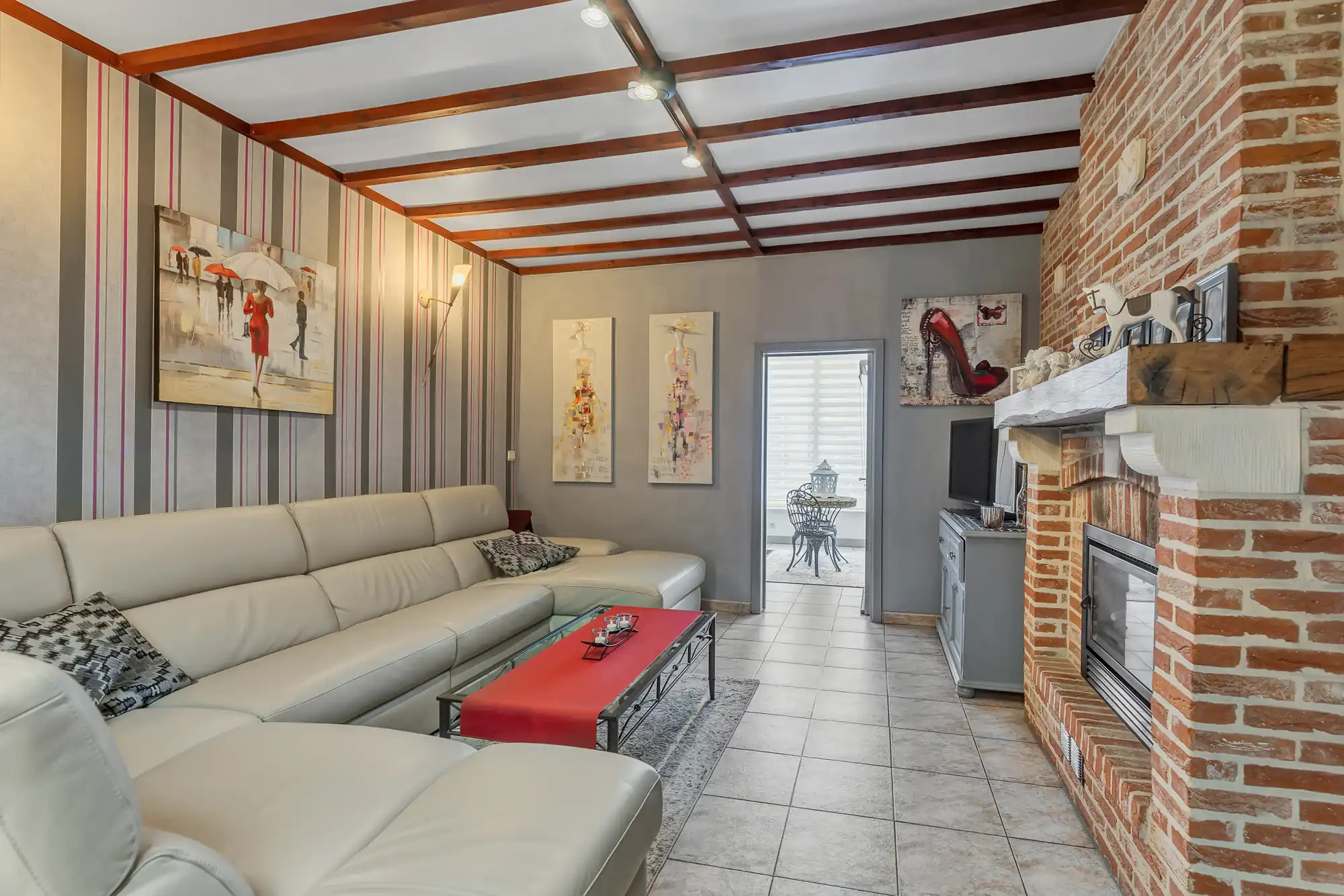 Instapklare woning met ruime bijruimte en garage in Ninove foto 4