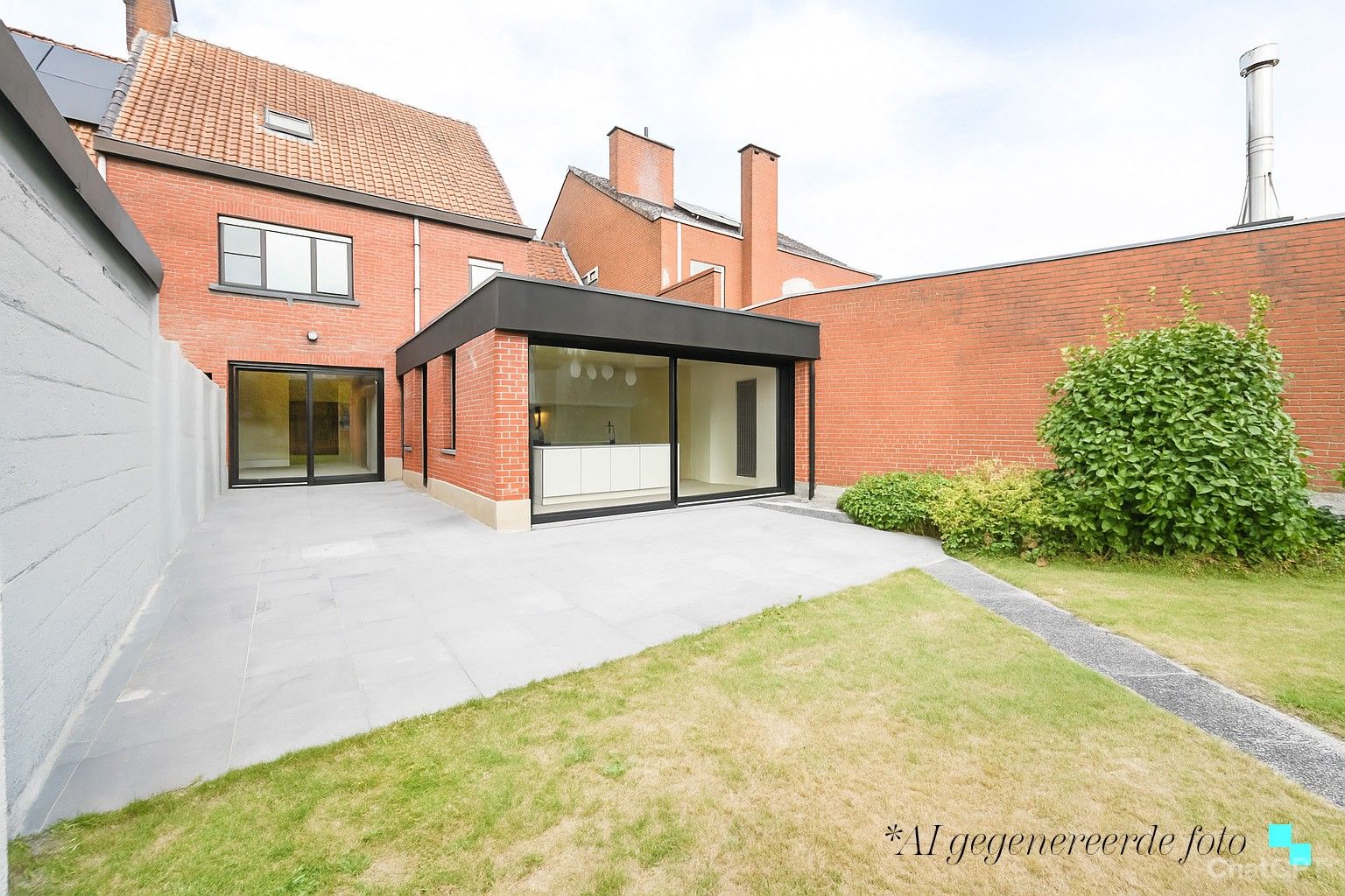 Hoofdfoto van de publicatie: Ruime woning met garage in het centrum van Meulebeke