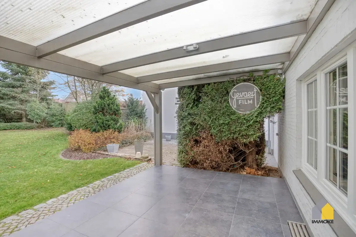 Vrijstaande, statige woning op 7 a 82 ca met 3 slpk en mooie tuin. foto 4