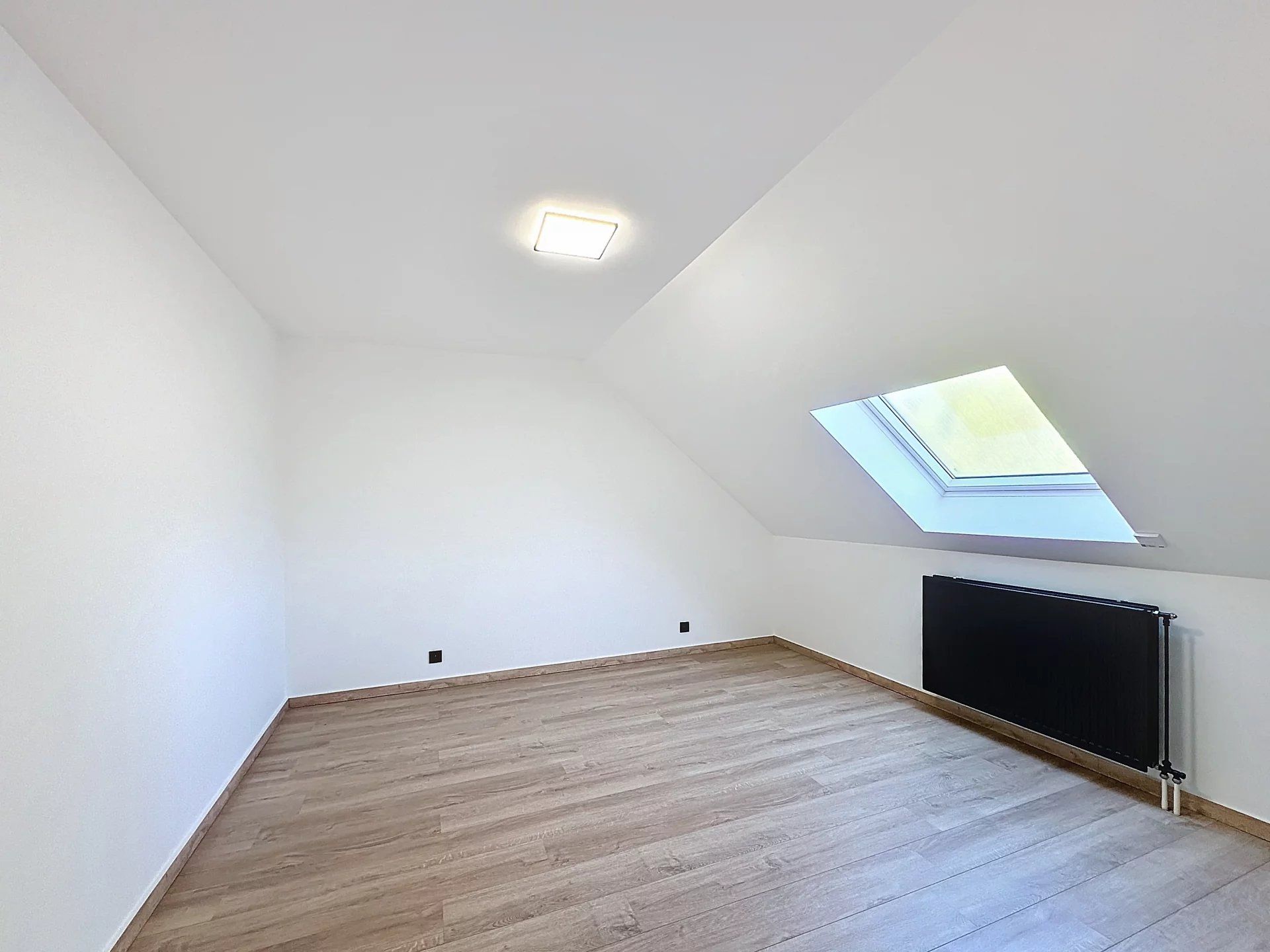 Zeer ruime A label villa met 5 slaapkamers en 2 badkamers met vergund bijgebouw van 40m² op wandelafstand van het centrum. foto 33