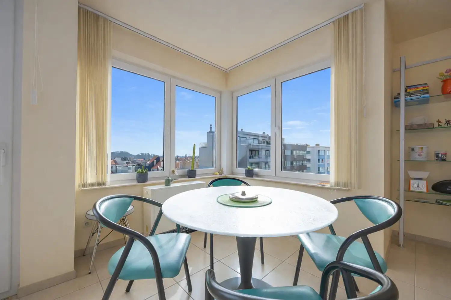 2 slaapkamer appartement met terras in Oostende foto 5