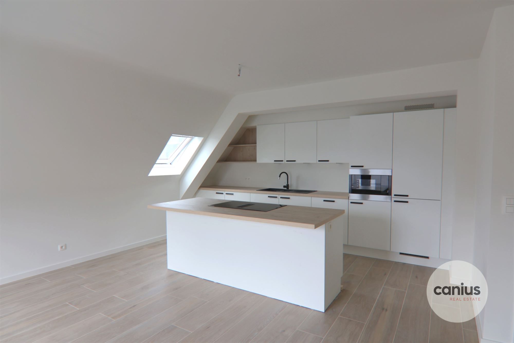 RUIM APPARTEMENT MET TWEE SLPK EN TERRAS VAN 25 M² foto 1