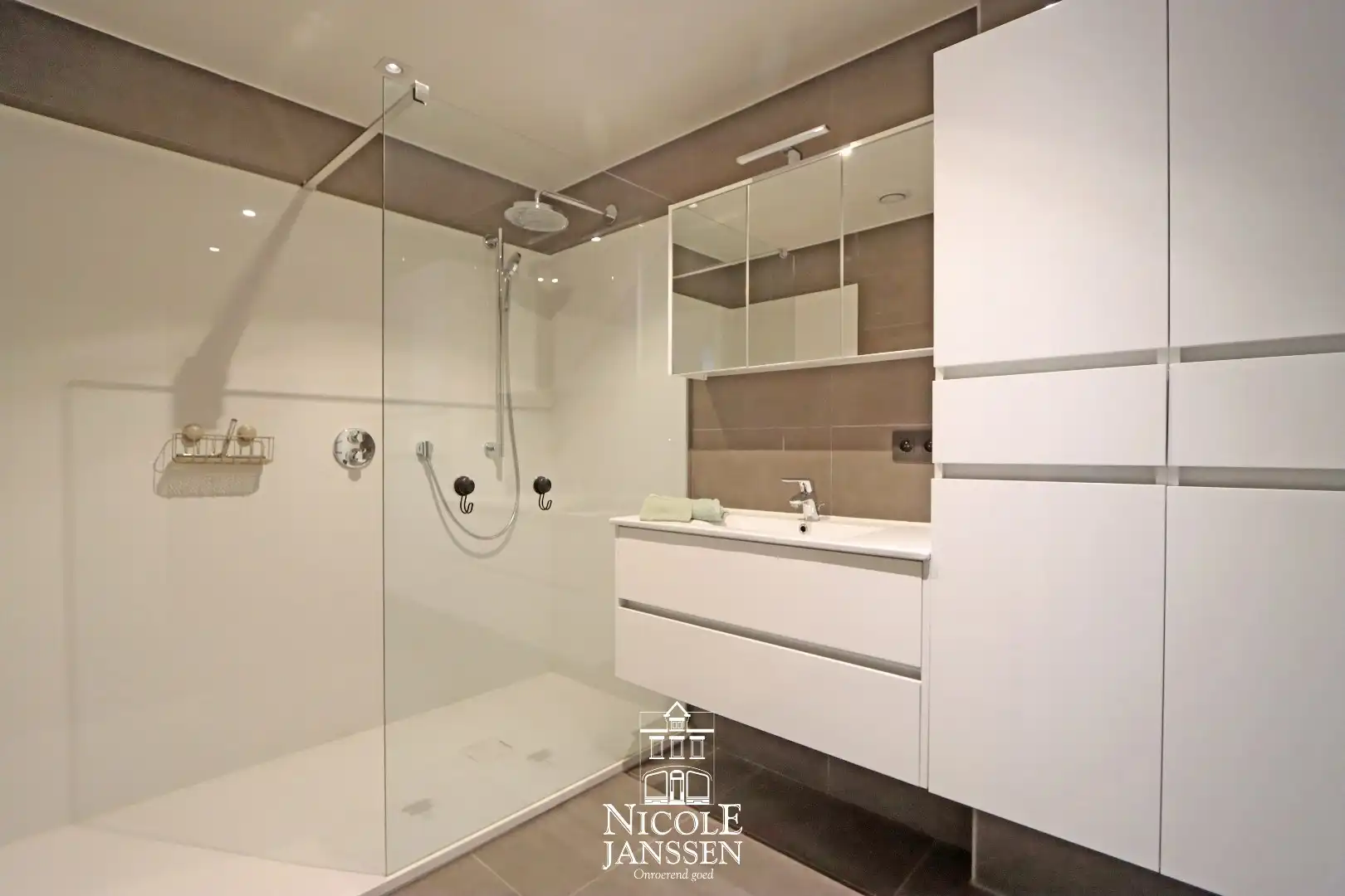 Verzorgd, instapklaar appartement foto 14