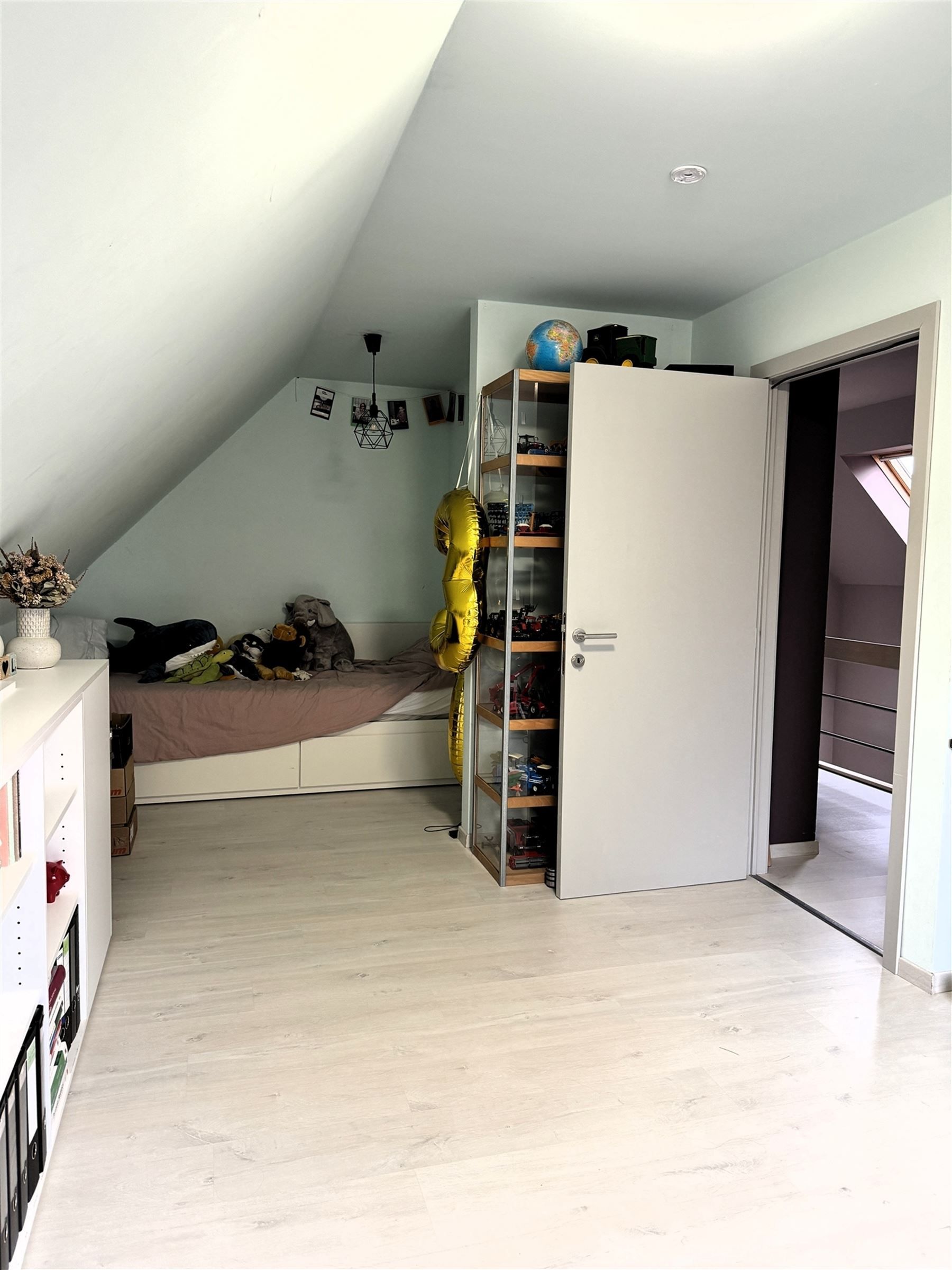 Instapklare gezinswoning met twee garages en grote tuin in Vichte foto 9