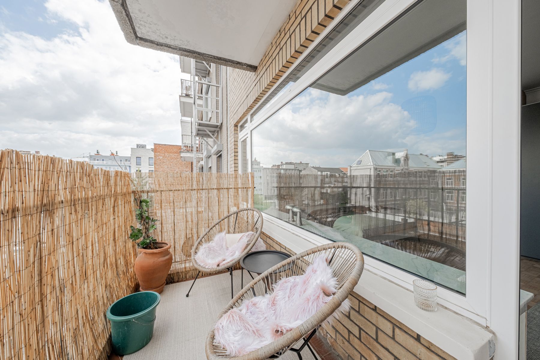 Volledig bemeubeld en gerenoveerd appartement met terras  foto 8