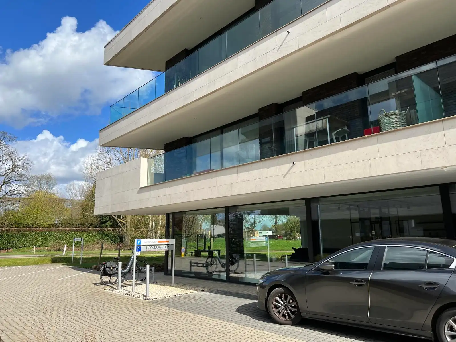 Instapklaar app met 2slpk, terras en parkeerplaats foto 23