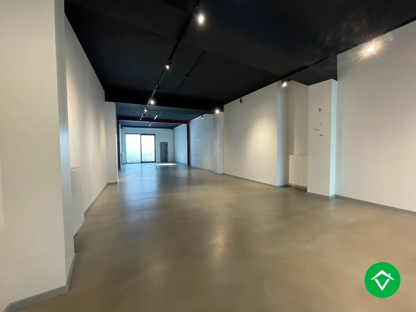 Centraal gelegen handelspand (129m²) in het centrum van Roeselare foto 7