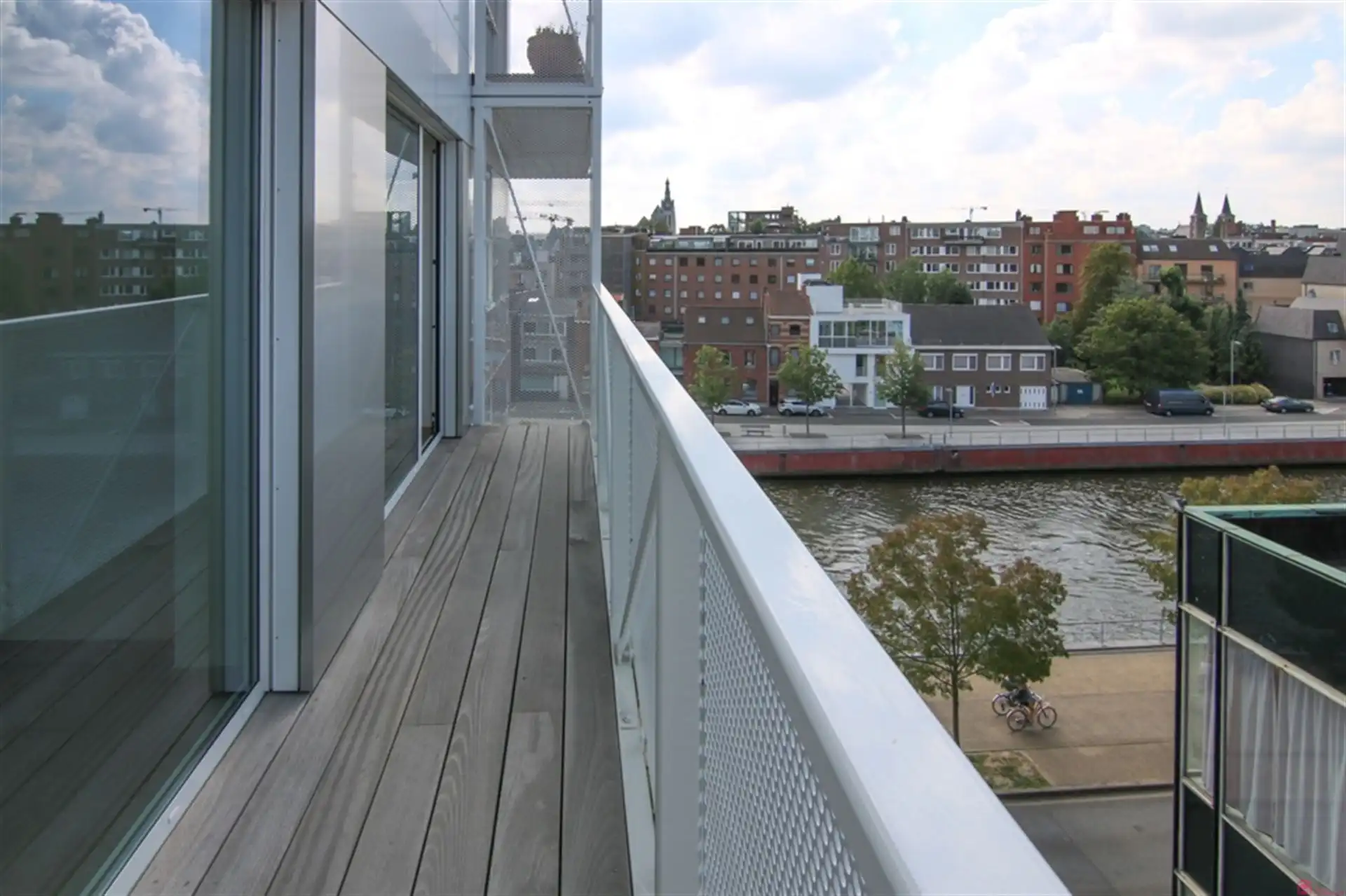 Instapklaar appartement met prachtig zicht op de Leie foto 11