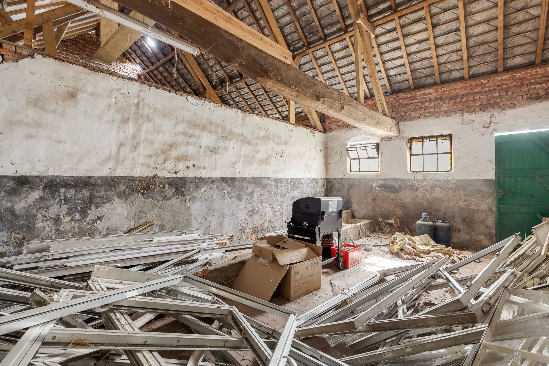 Charmante, volledig te renoveren of herop te bouwen hoeve op een perceel van bijna 2 hectare foto 12