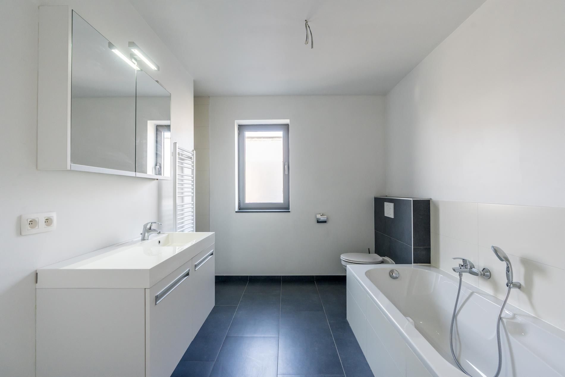 Ruime instapklare woning met 4 slpks nabij het centrum van Balen ! foto 14