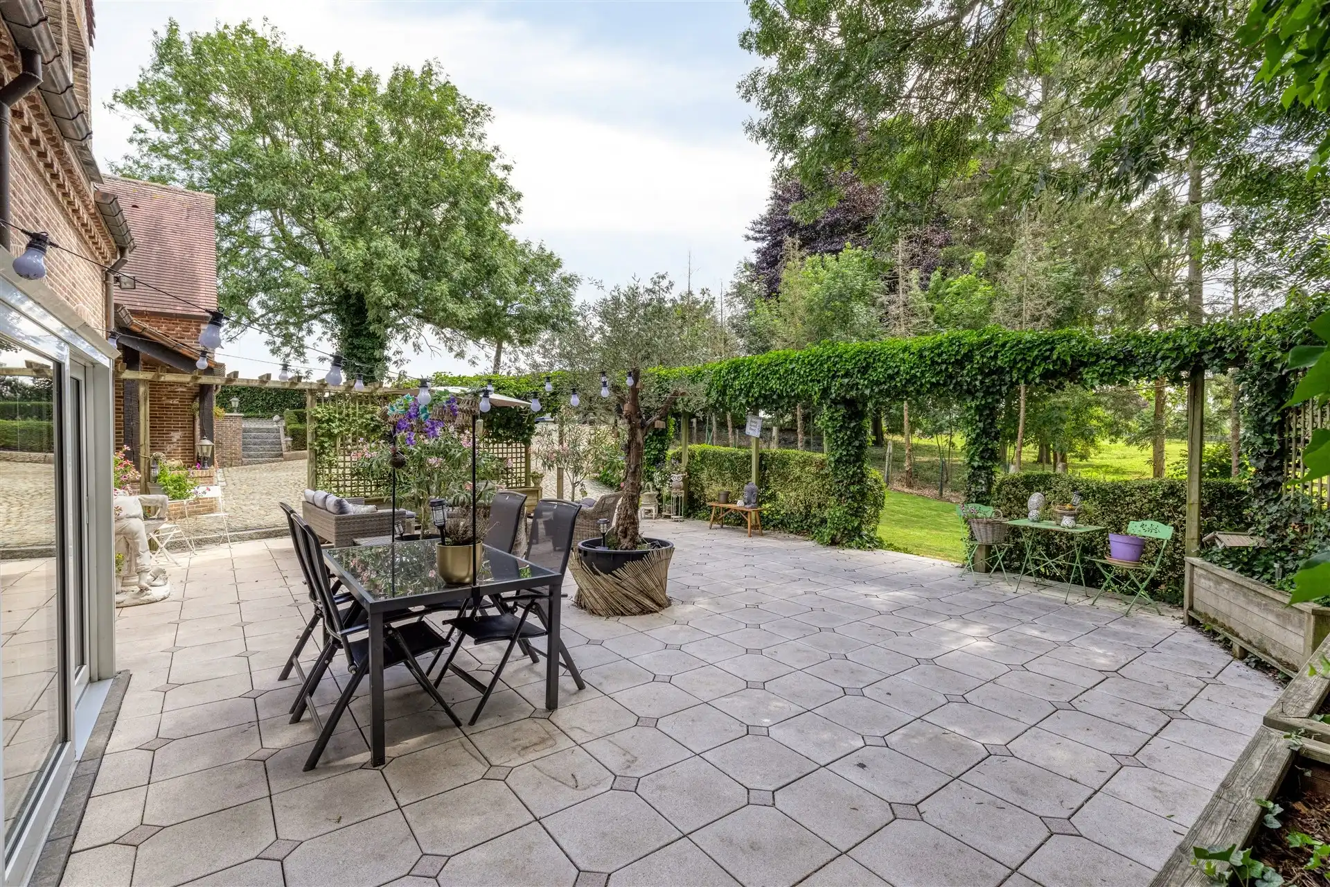 Exclusief gelegen villa op 3.970 m² in Sint-Lievens-Houtem foto 22