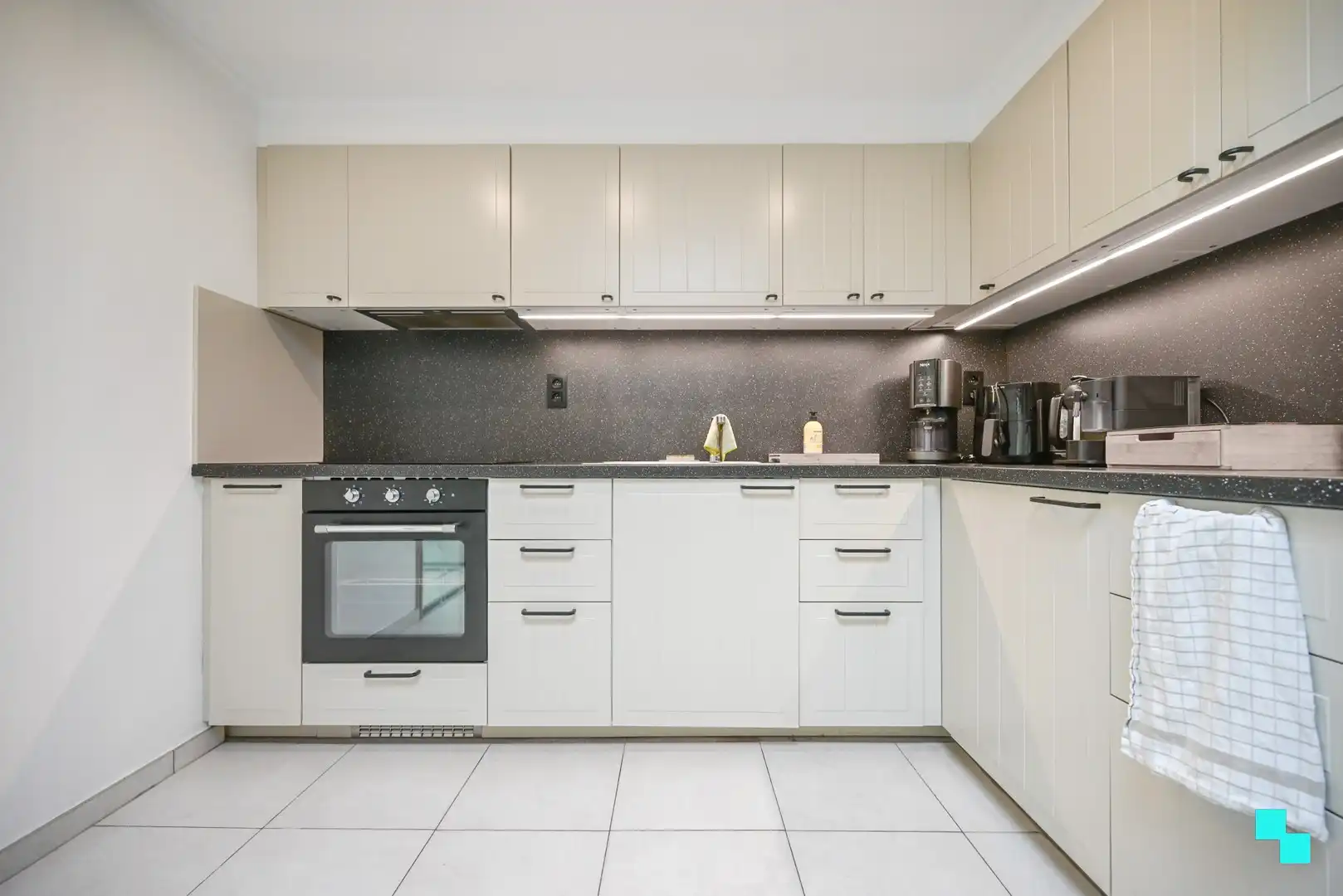 Charmante ééngezinswoning met 2 slaapkamers, ingerichte zolder en gezellig west terras foto 11