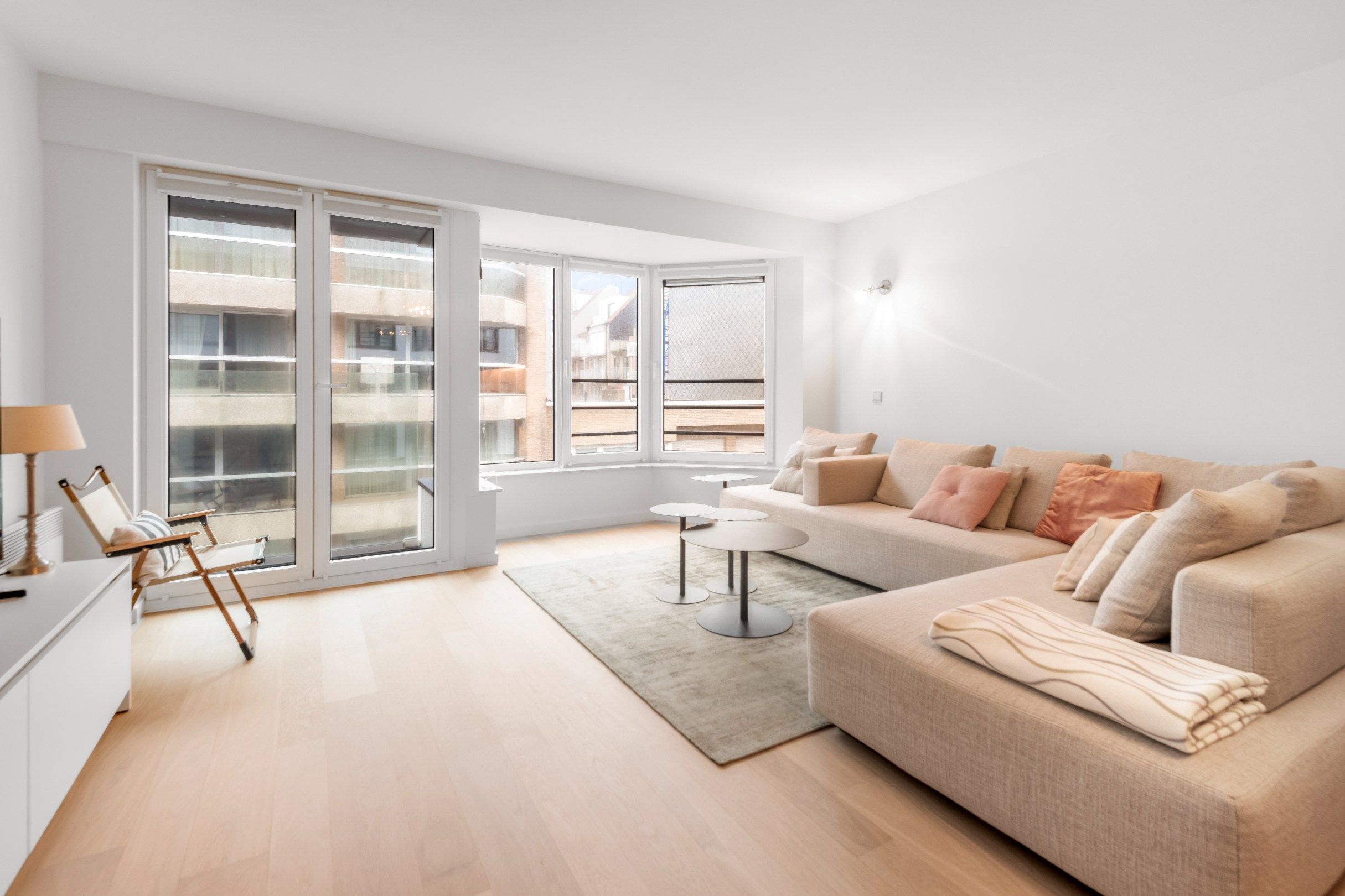 Goed gelegen appartement met zijdelings ZEEzicht dichtbij het Driehoeksplein. Parking te koop op het gelijkvloers. foto 6