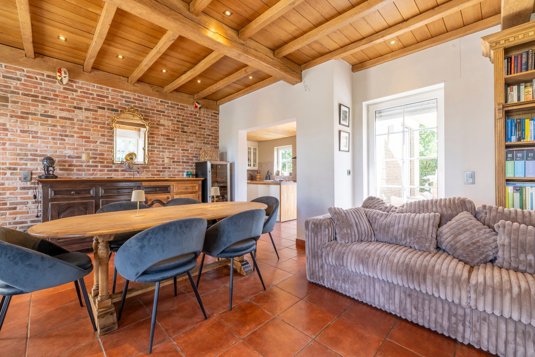 Woning met 3 slaapkamers en 7000m² weide! foto 7