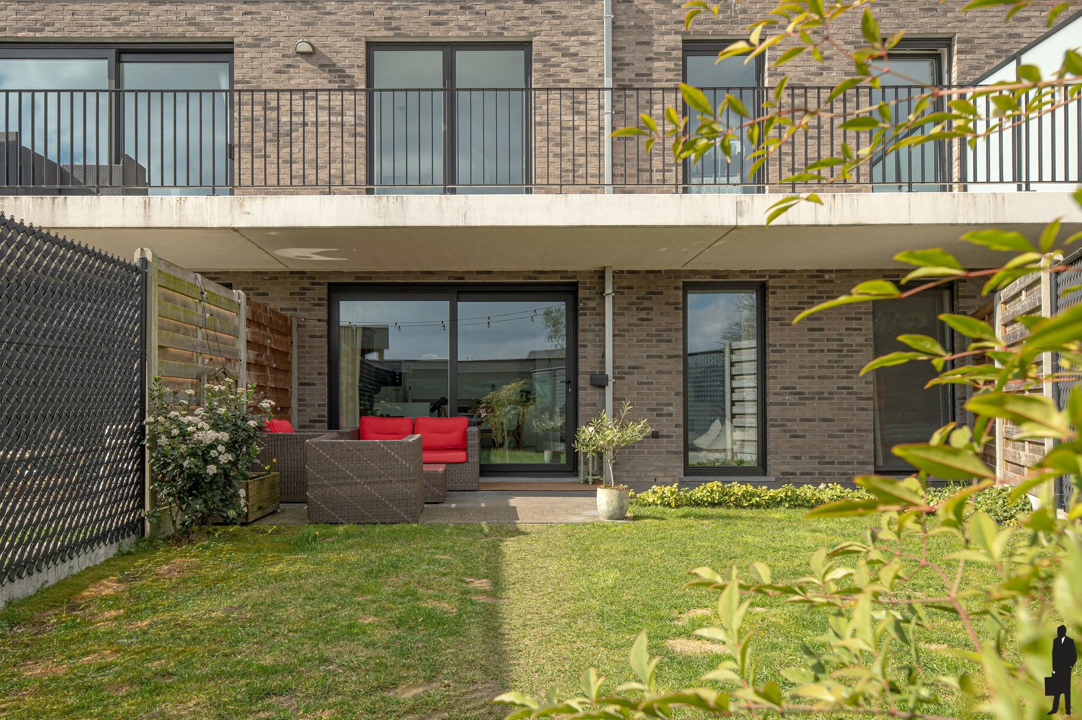 Gelijkvloers appartement met tuin en parkeergelegenheden foto {{pictureIndex}}