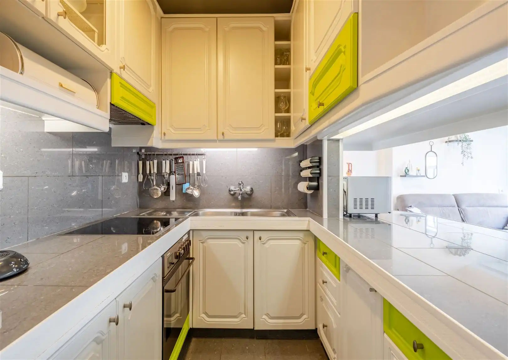 Instapklare studio met zeezicht foto 8