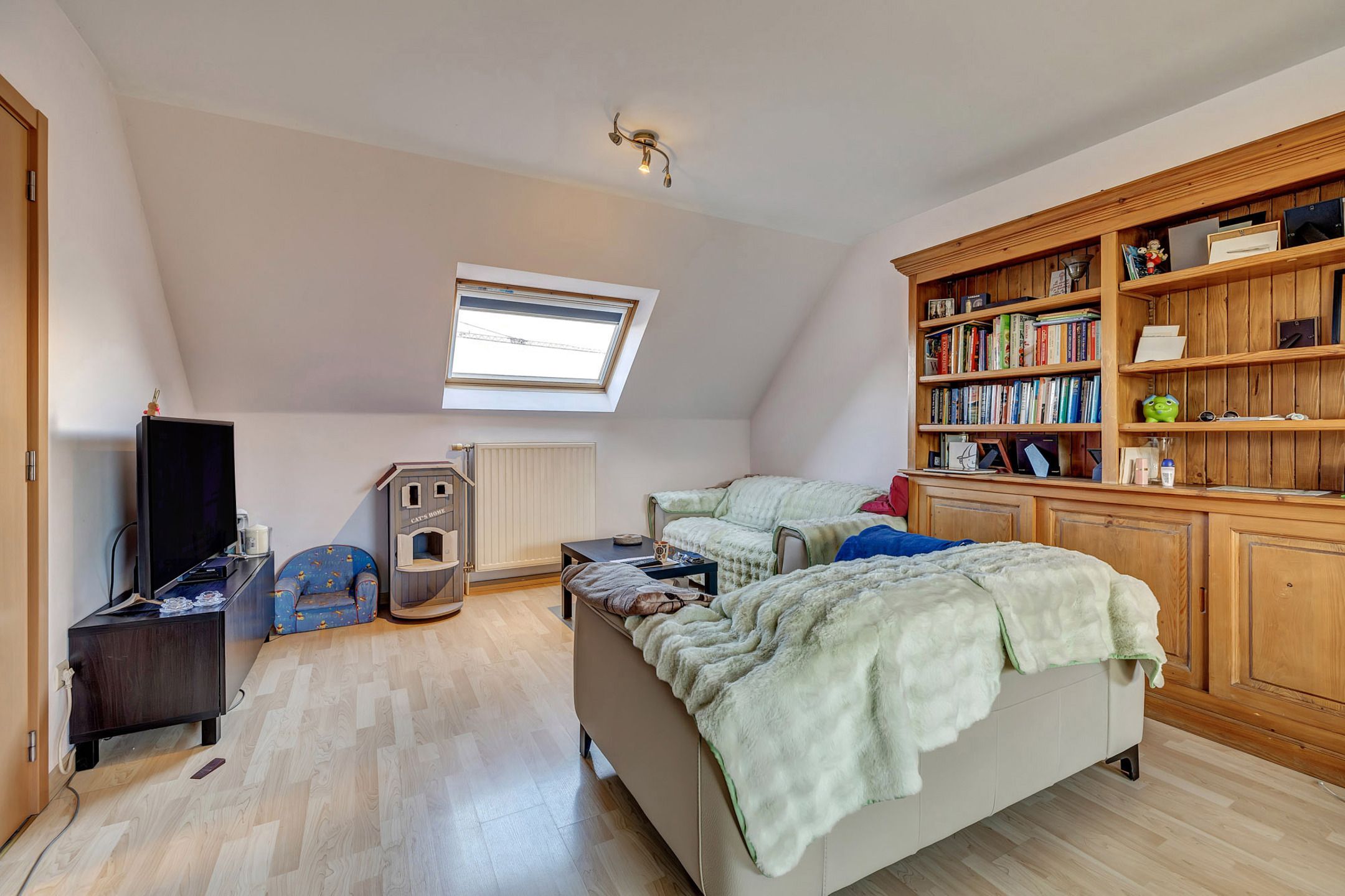 3-slaapkamer appartement te Meerbeke met terras en garage foto 4