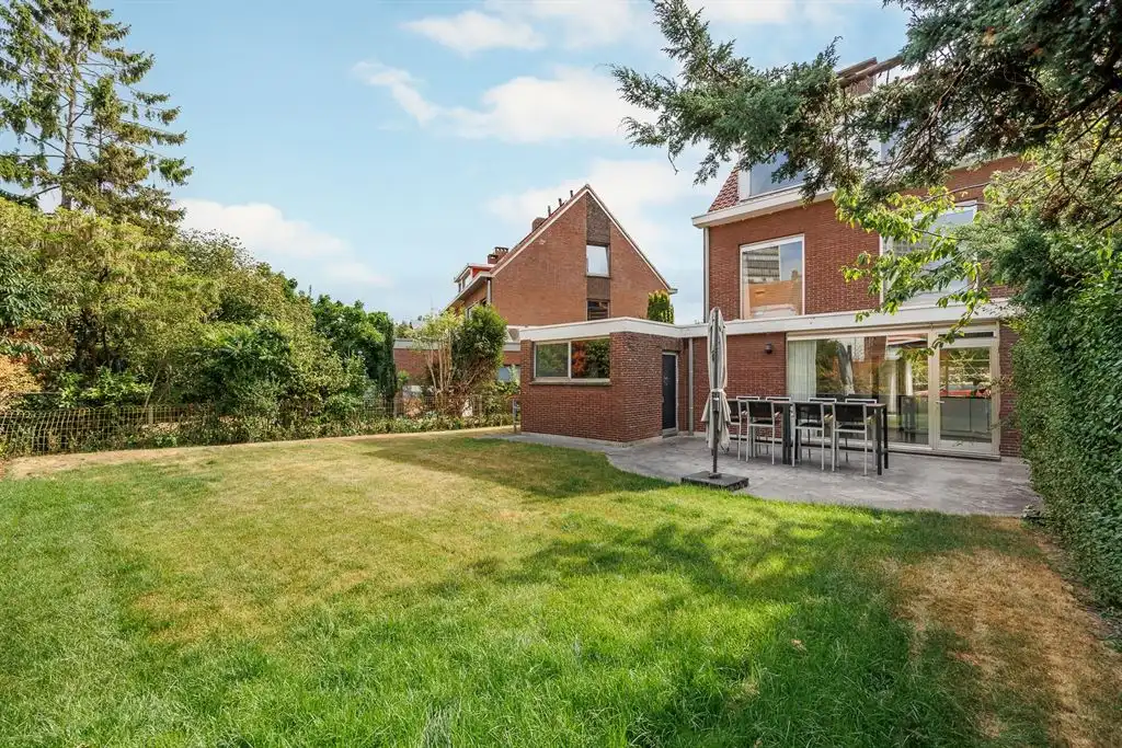 Unieke jaren 80-woning met ruime tuin foto 4