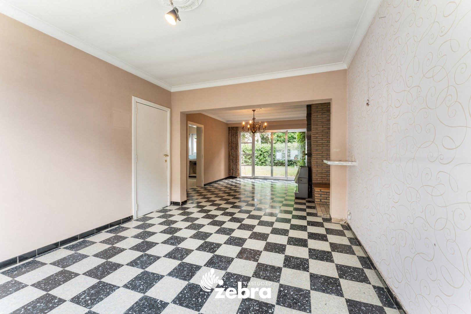 Op te frissen woning met 4 slaapkamers & garage op een topligging te Roeselare! foto 4