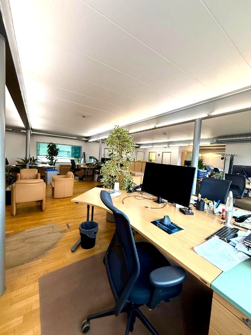 Handelsgelijkvloers met depot en weldra 2 lofts of 4 appartementen. foto 16