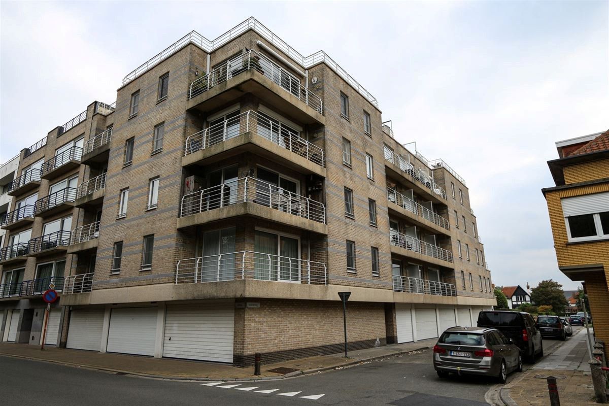 Gemeubelde studio met ruim terras te koop in Bredene foto 8