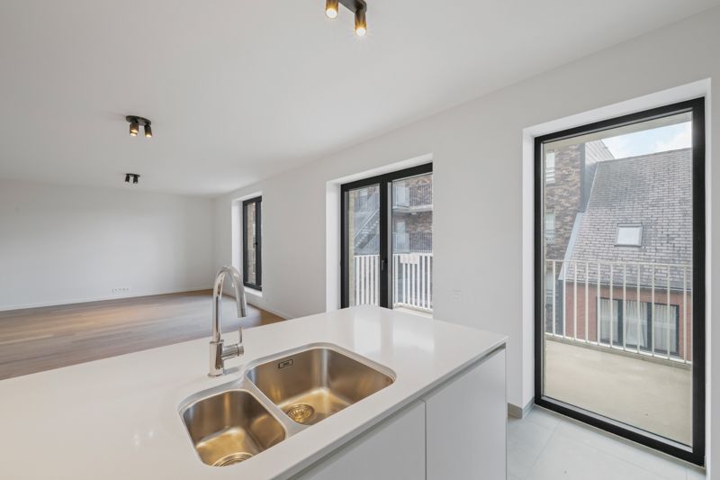 Modern nieuwbouwappartement te koop in Roeselare met gunstige oriëntatie foto 2