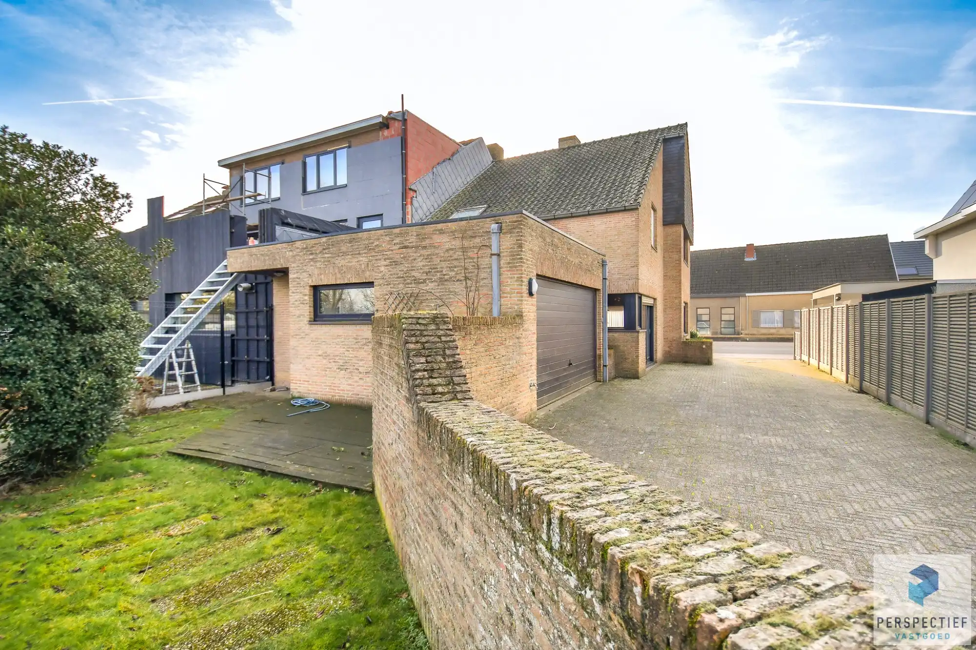 Centraal gelegen ruime woning met 3 slaapkamers - garage en grote tuin foto 2