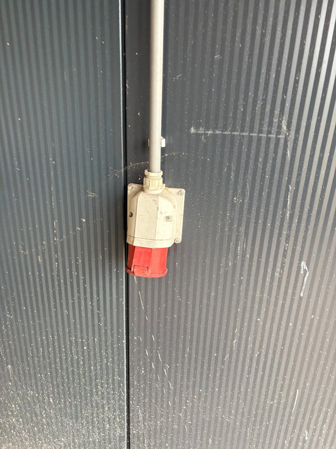 Loods te huur van +- 157m² voor 450 euro/maand. foto 4