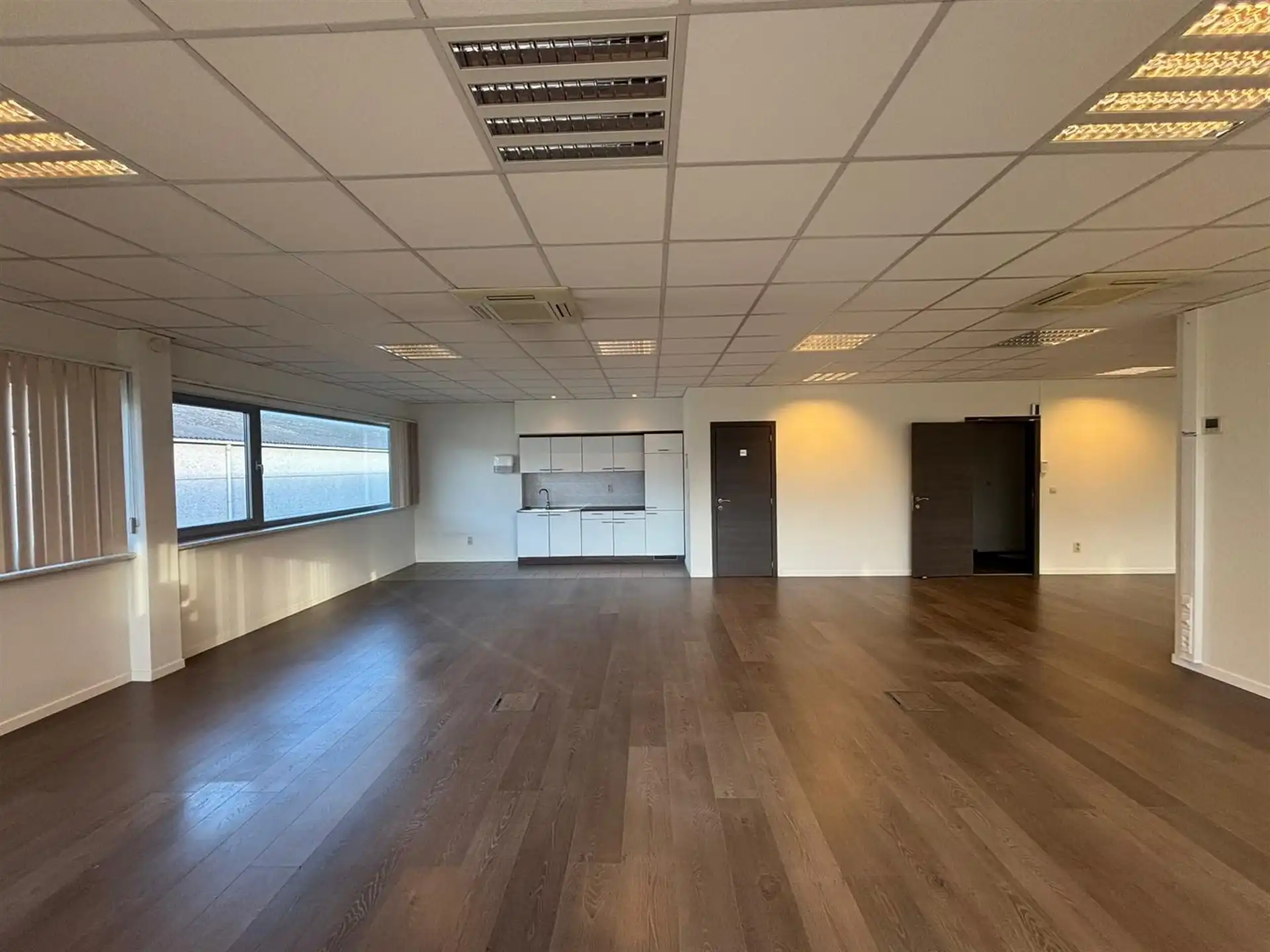 Ruime kantoor/bureauruimte te Merchtem  foto 4