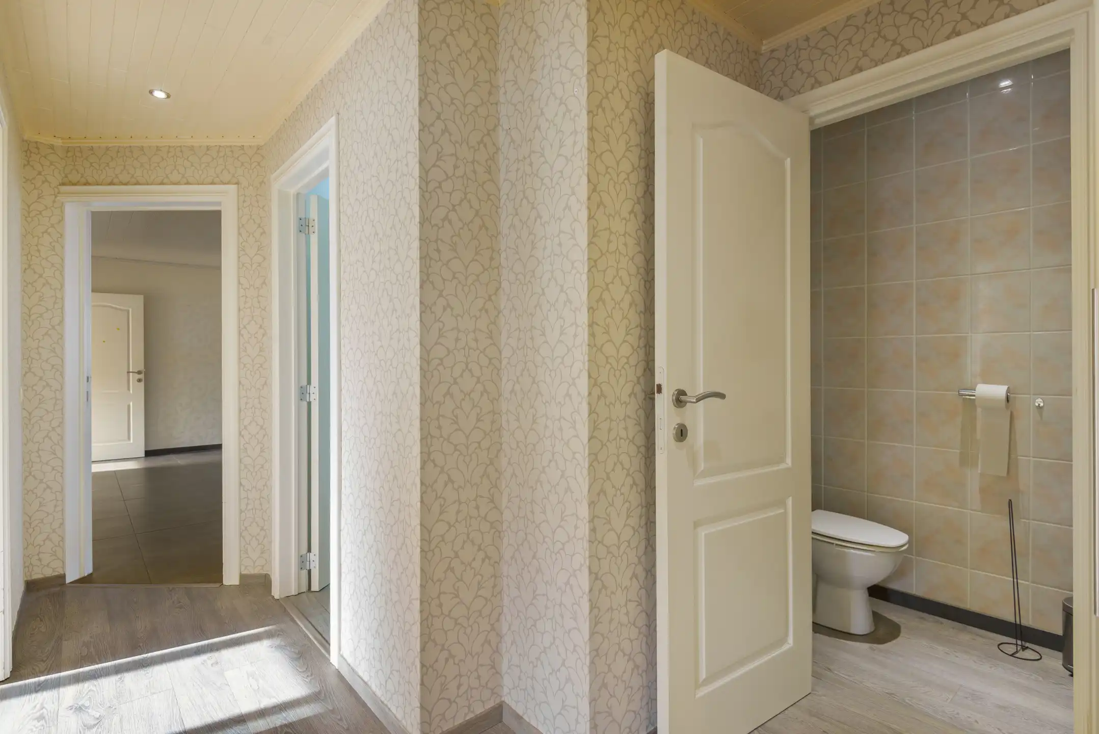 Ruim en verzorgd gelijkvloers appartement met 3 slaapkamers foto 8