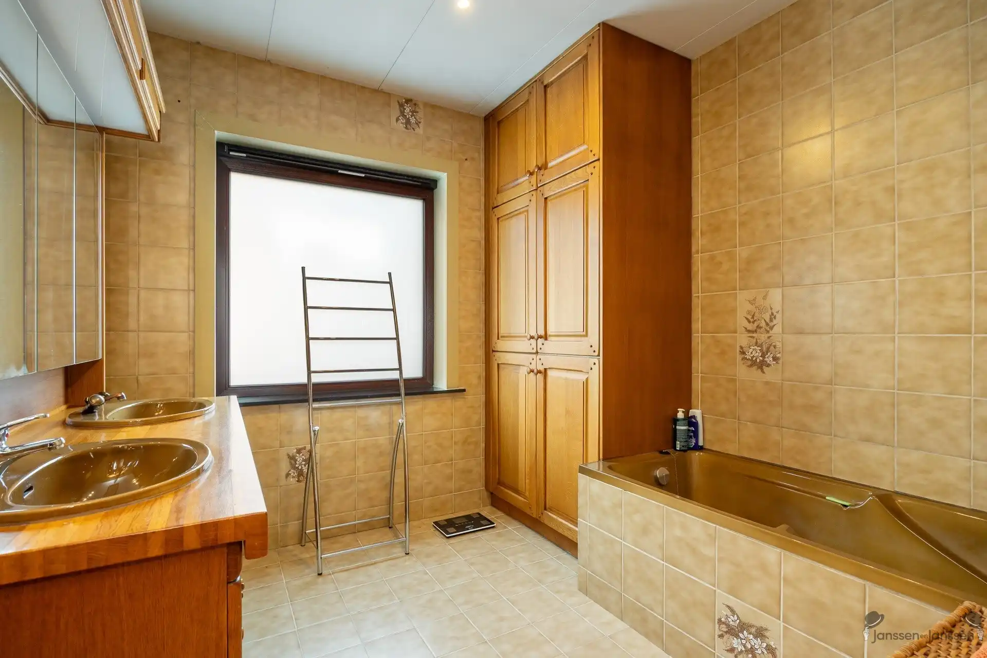 Ruime gezinswoning met 5 slaapkamers foto 10