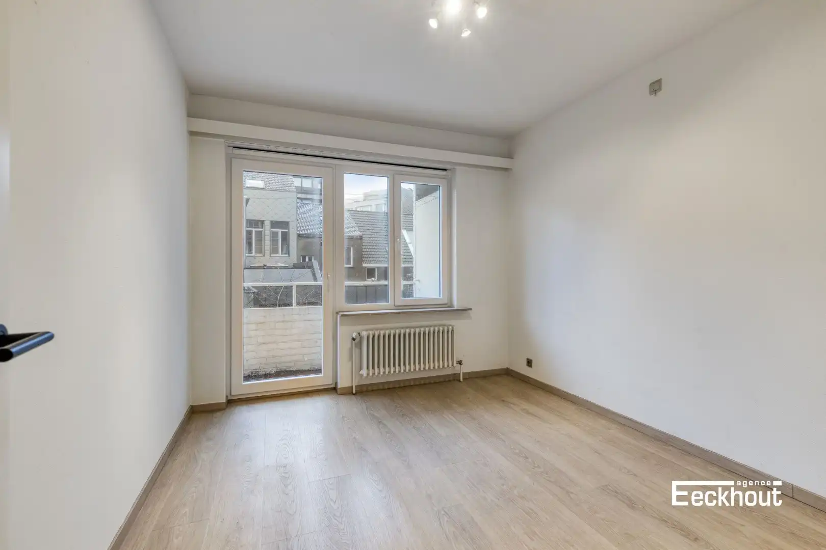 Ruim instapklaar appartement met 3 slaapkamers in centrum Oostende, met fietsenberging en dicht bij strand!  foto 8