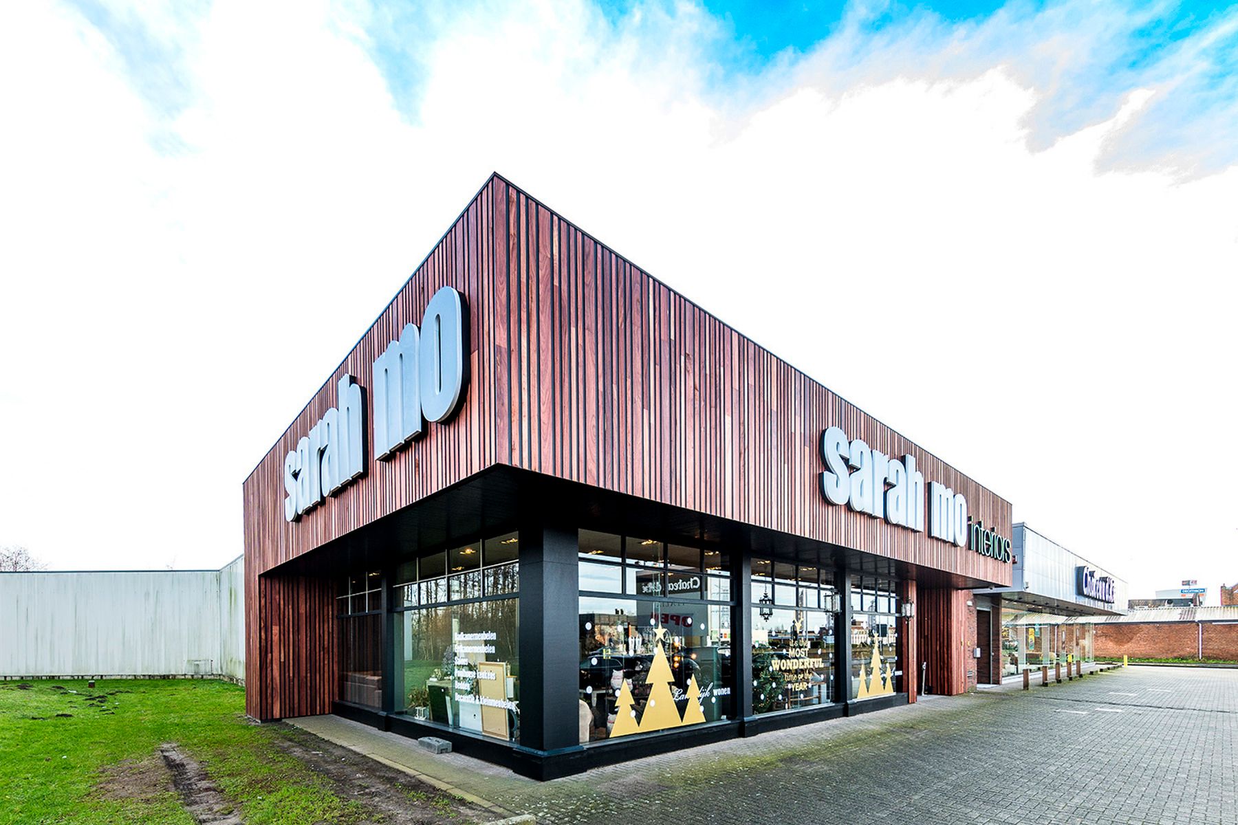 Baanwinkel (1.177 m²) op A12 te huur foto {{pictureIndex}}