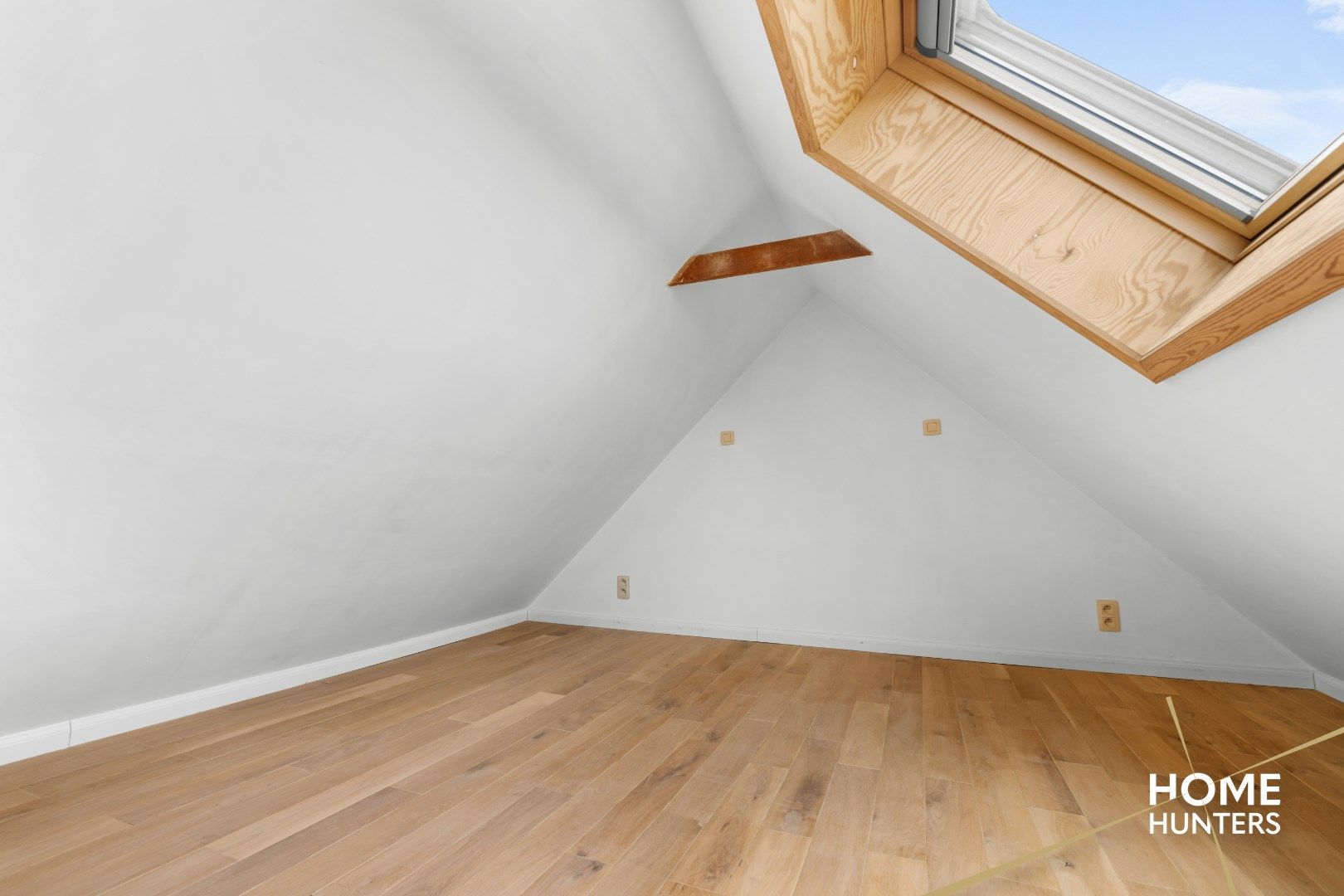 Instapklare gezinswoning met groot bijgebouw in Lichtervelde foto 19