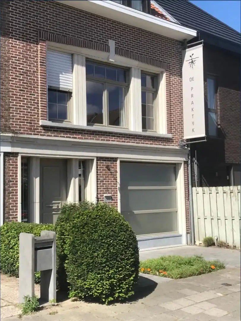 Praktijkruimte te huur in het centrum van Zwijndrecht foto {{pictureIndex}}