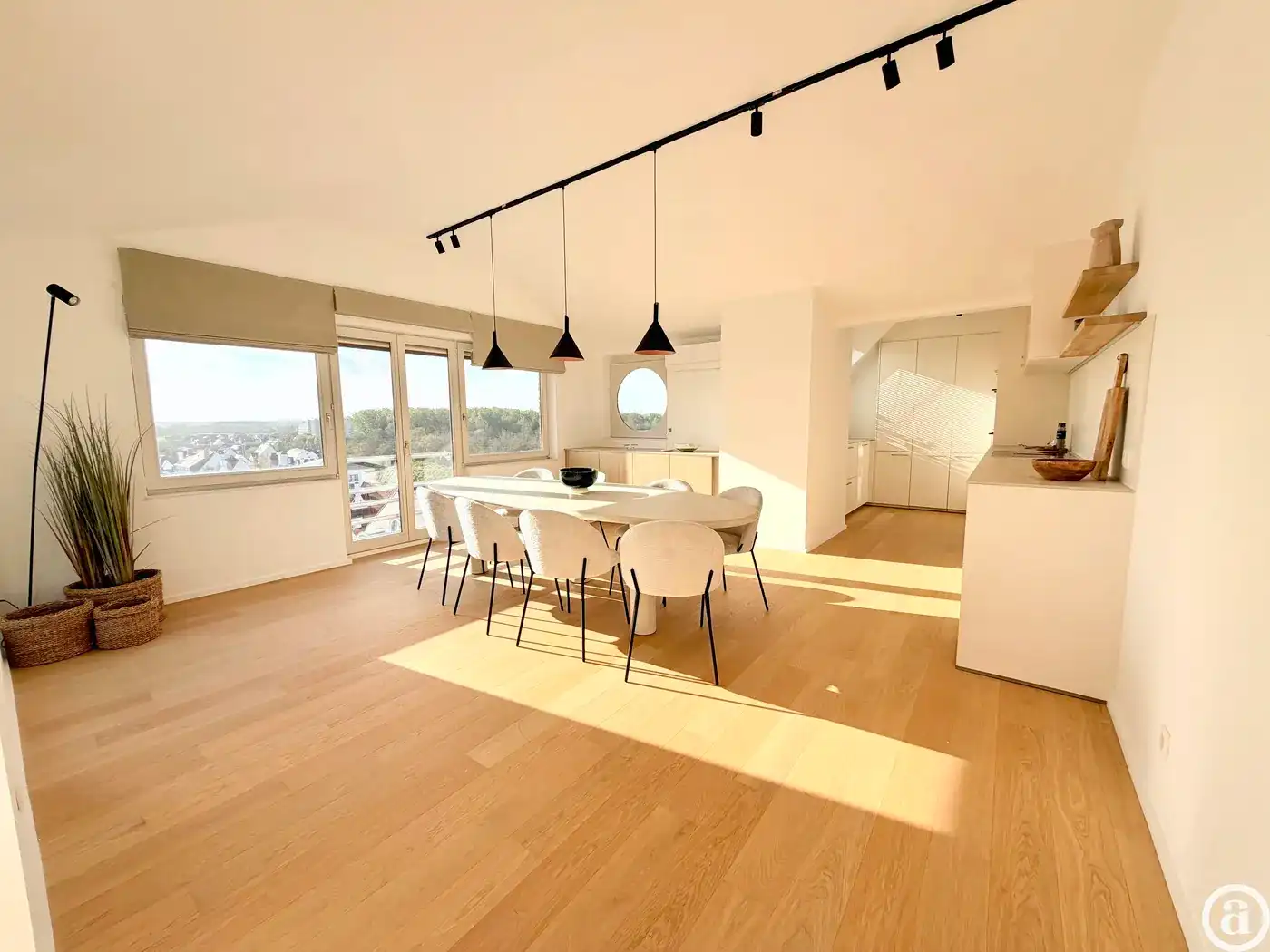 Ruim duplexappartement met 4 slaapkamers en zonneterras.  foto 2