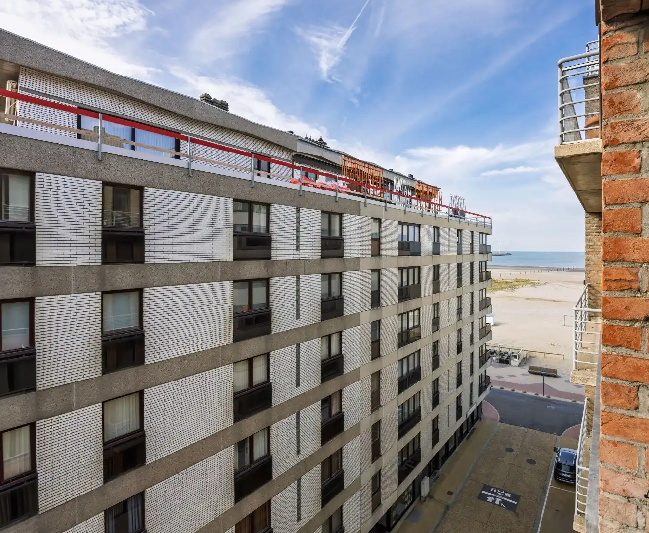 Uitzonderlijk hoekappartement met zijdelings zeezicht  foto 2