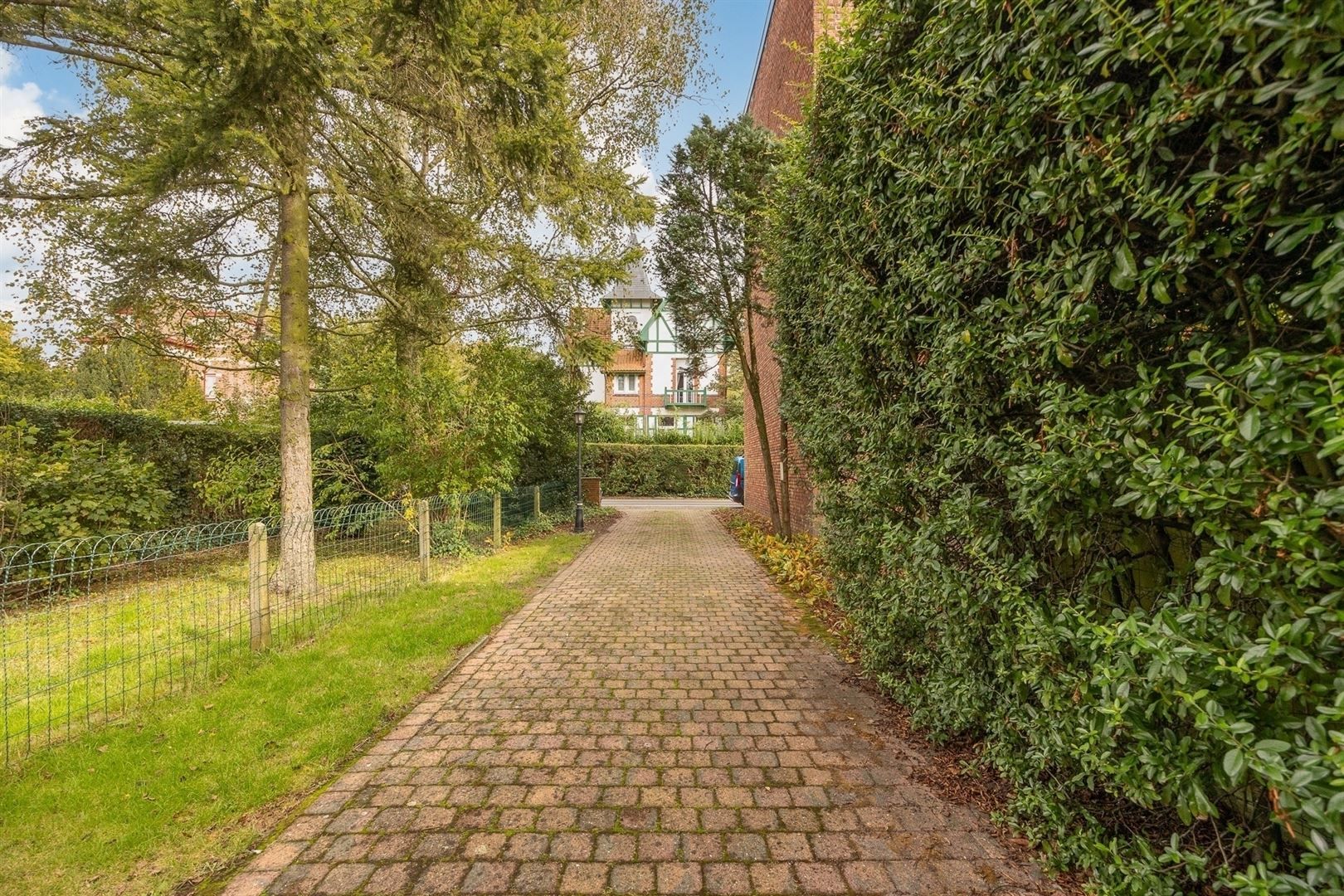 Nieuwbouw HOB in een rustige straat foto 10
