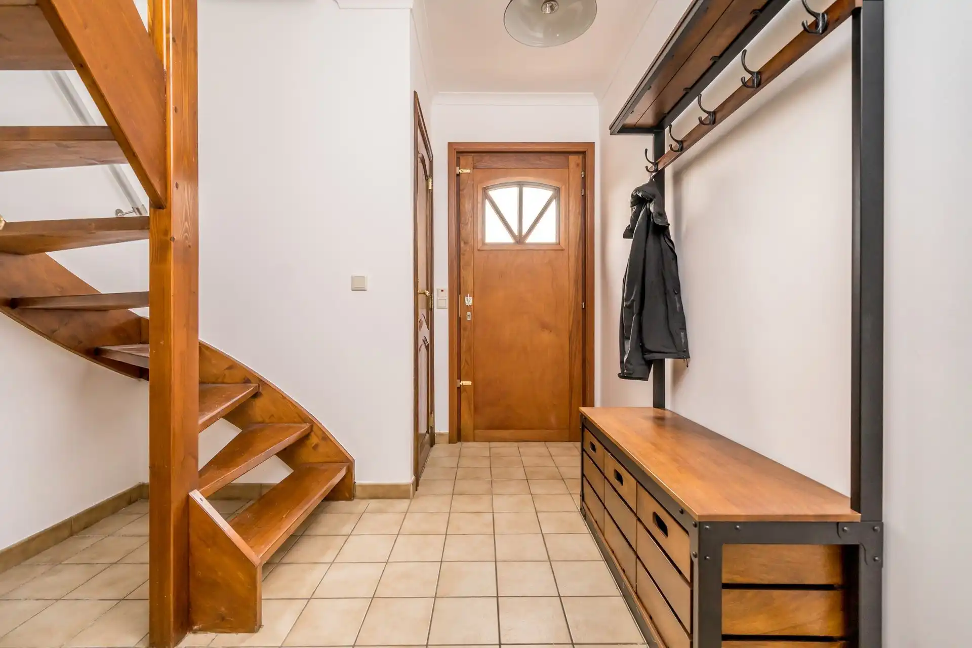 Vrijstaande woning met 3 slpk, garage en zonnige tuin in Leest foto 5