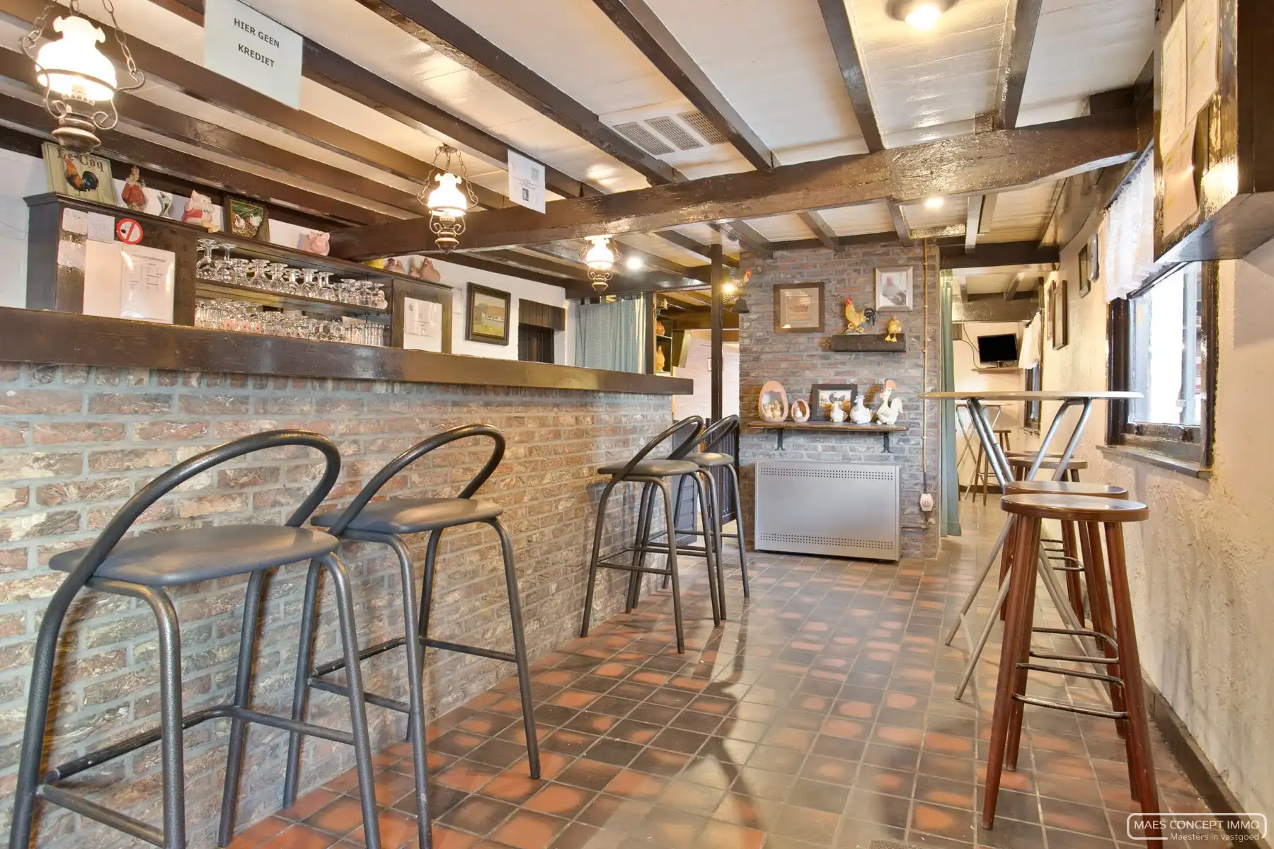 Café en voetbalveld te koop in het landelijke Wortegem foto 11