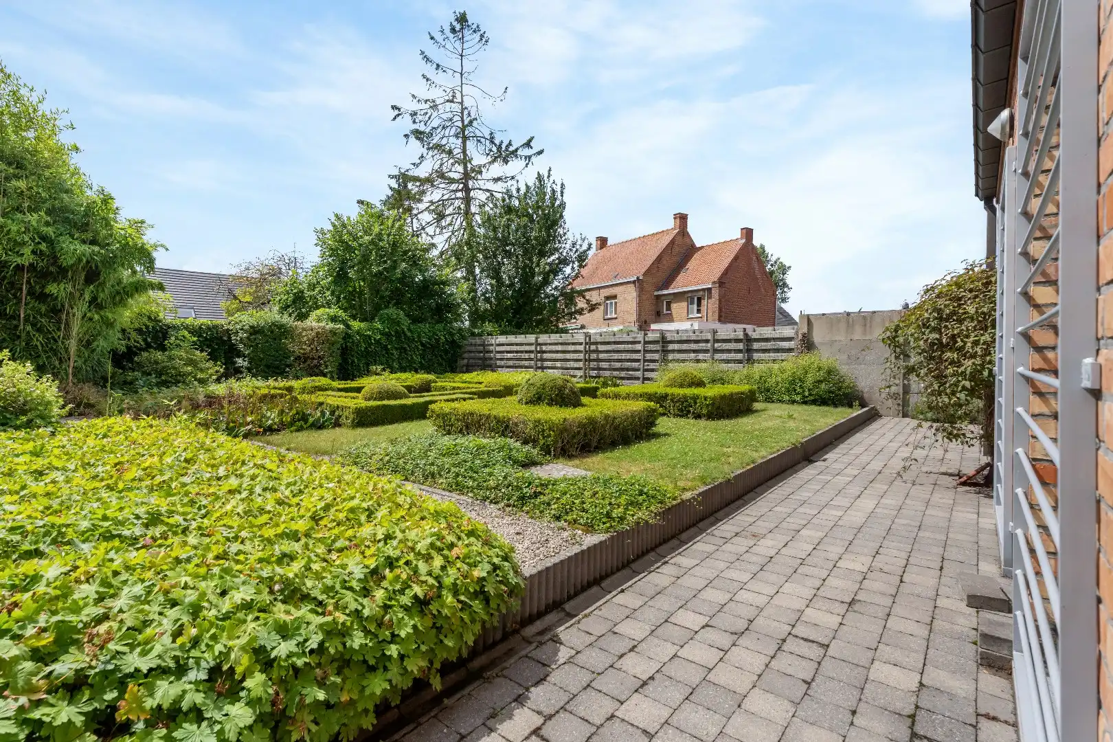 Centraal gelegen handels(woning) met garage op 369m² in Merkem! foto 13