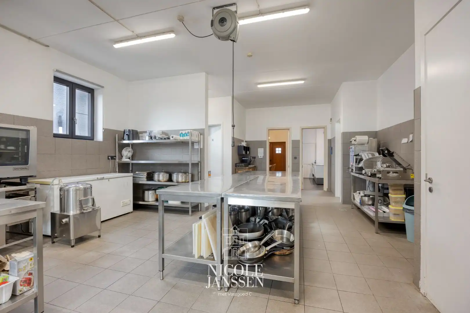 Handelspand met bovenwoning foto 11