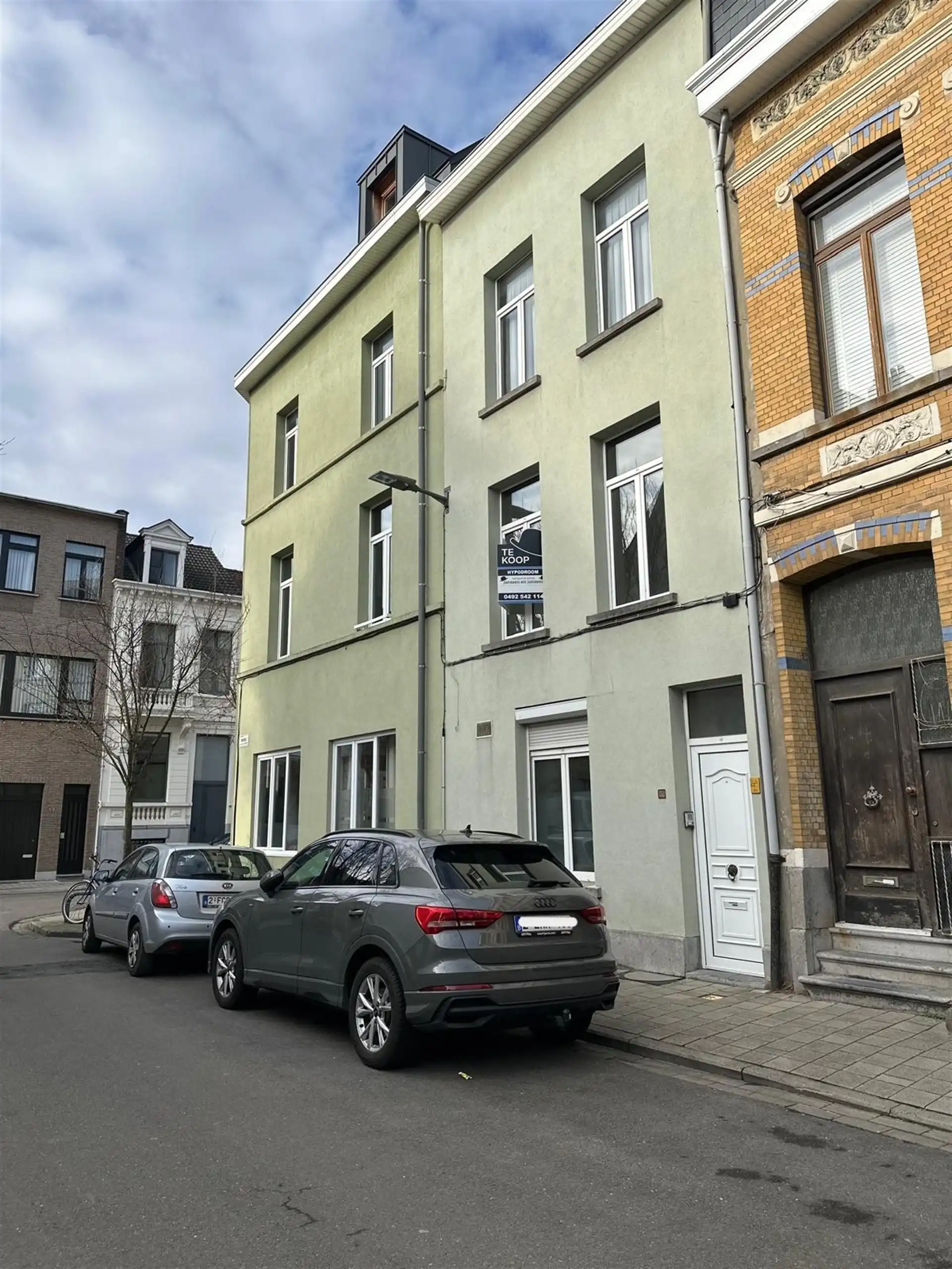 Te renoveren woning met veel potentieel in Berchem!  foto 2