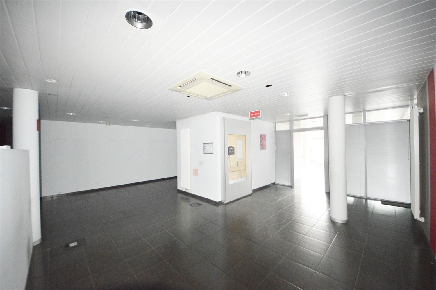 MODERN COMMERCIEEL GELIJKVLOERS 400 M2 OPTIONELE PARKING foto 6