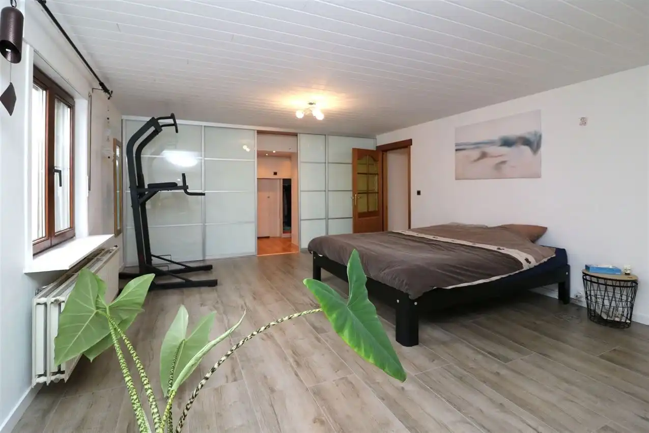Villawoning met tuin op een goede locatie foto 26